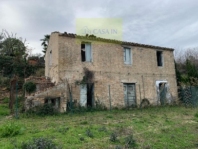 Foto Terreno residenziale in VIA dei Colli 0, Silvi Silvi Marina di 9805 m²