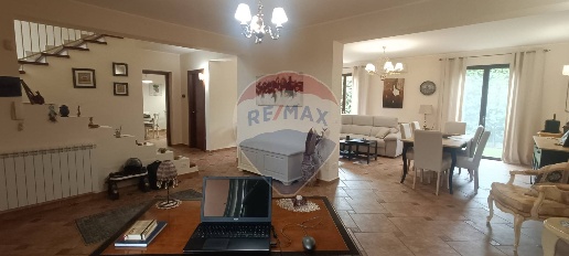 Foto Villa bifamiliare in traversa sinerchia, Siracusa di 180 m² in vendita