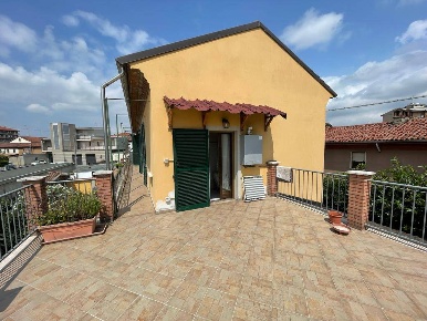 Foto Villa bifamiliare a Alessandria Cristo di 250 m² con 9 locali