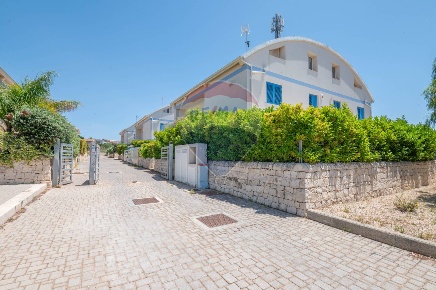 Foto Villa bifamiliare in via rimembranza, Ragusa di 200 m² con 8 locali