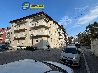 Foto Appartamento in via fonte regina, Teramo Centro di 150 m² con 6 locali