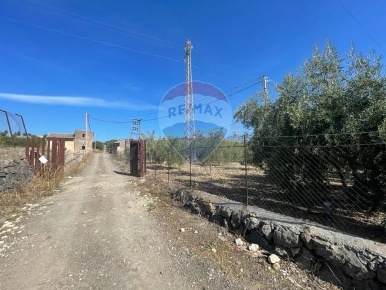 Foto Terreno agricolo in C.da Poggio Monaco, Paternò in vendita