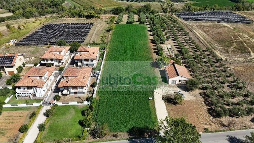 Foto Terreno residenziale in strada provinciale 20, Rosciano di 2400 m²