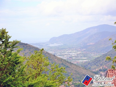 Foto Terreno residenziale in Via degli uliveti, Lenola Centro di 1039 m²