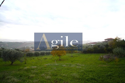 Foto Terreno residenziale in via sant'angelo, Colonnella di 800 m²