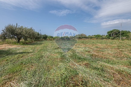 Foto Terreno residenziale in VIA GIUSEPPE FARINA, Siracusa di 9610 m²