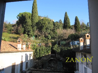 Foto Appartamento in via Rastello, Gorizia Centro di 100 m² con 6 locali