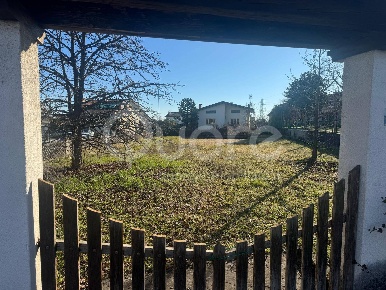 Foto Terreno residenziale in G. Garibaldi, Pasian di Prato Centro di 700 m²