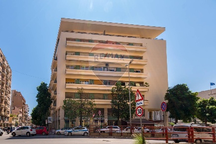 Foto Seminterrato in Via Nicolo Turrisi, Palermo Zisa di 36 m² con 1 locali