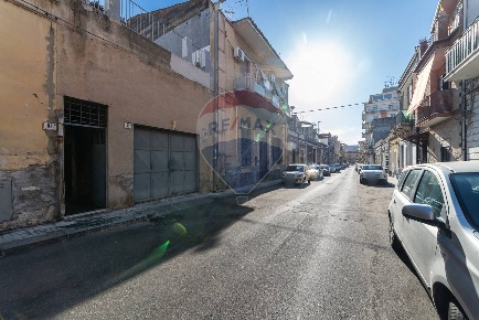 Foto Seminterrato in Via Pidatella, Catania Picanello di 60 m² con 3 locali