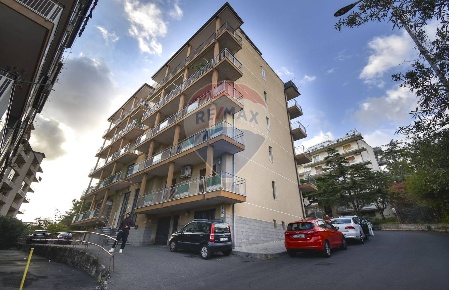 Foto Appartamento in Via Nuovalucello, Catania di 120 m² con 4 locali