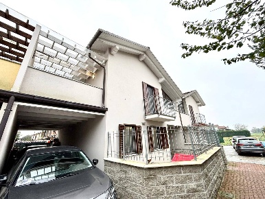 Foto Villa a schiera a Alessandria Castelceriolo di 100 m² con 4 locali