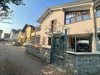 Foto Villa a schiera a Alessandria Castelceriolo di 110 m² con 4 locali