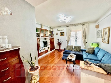 Foto Appartamento in Via Emidio Luzi, Ascoli Piceno di 115 m² con 4 locali