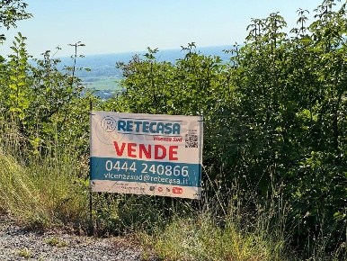 Foto Terreno agricolo in Via Castellaro, Castegnero di 10806 m² in vendita