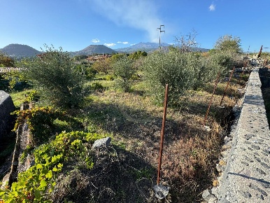 Foto Terreno edificabile a Aci Sant'Antonio di 800 m² in vendita