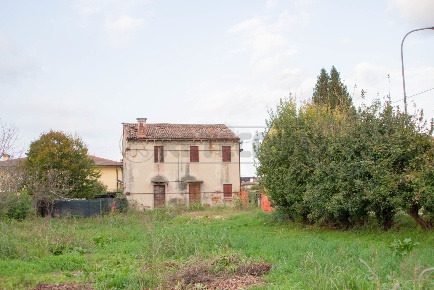 Foto Terreno edificabile in Via Cesare Battisti  17, Quinto Vicentino