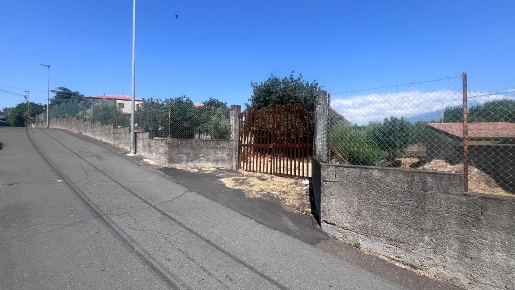 Foto Terreno agricolo a Tremestieri Etneo Centro di 1300 m² in vendita