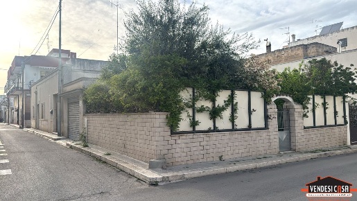Foto Casa indipendente in Via Bainsizza, Adelfia di 100 m² con 3 locali
