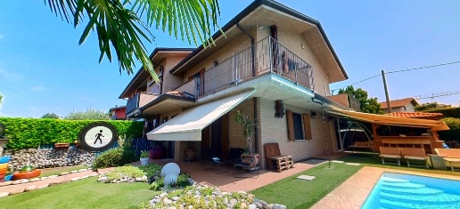 Foto Villa bifamiliare in via don Giulio Carminati  39E, Boltiere di 165 m²