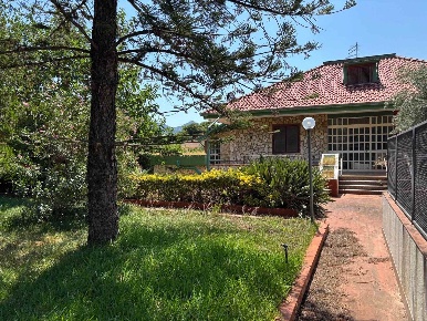 Foto Villa bifamiliare a Palermo Cardillo di 160 m² con 5 locali in vendita
