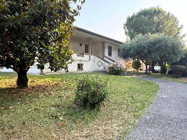 Foto Villa unifamiliare a Fossalta di Portogruaro di 129 m² con 10 locali