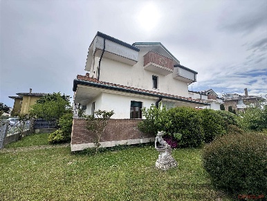 Foto Villa a schiera a Chioggia Brondolo di 206 m² con 8 locali in vendita
