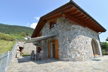 Foto Villa unifamiliare a Teglio Centro di 197 m² con 5 locali in vendita
