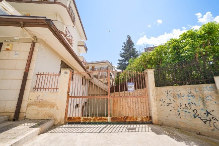 Foto Garage in Via Orazio Tricarico  32, Palo del Colle Centro di 25 m²