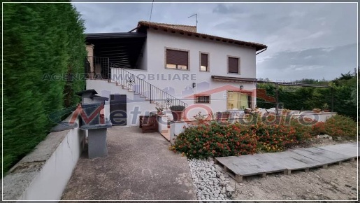 Foto Villa unifamiliare a Canicattì di 100 m² con 3 locali in affitto