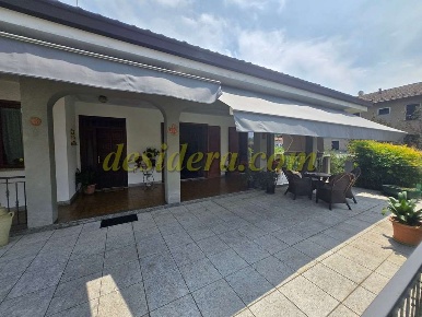 Foto Villa unifamiliare a Borgomanero in vendita