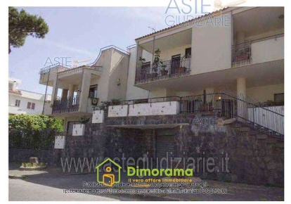 Foto Villa a schiera in via Alessandro Volta n. 25, di 447 m² con 17 locali
