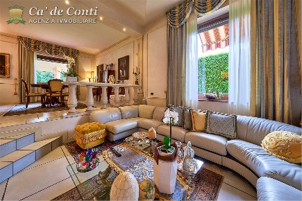 Foto Villa unifamiliare a Romano di Lombardia di 426 m² con 7 locali