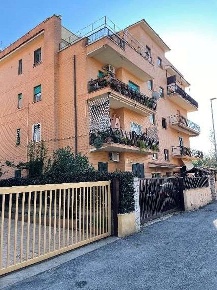 Foto Appartamento in Via Castellanza 53, Roma Labaro di 94 m² con 4 locali
