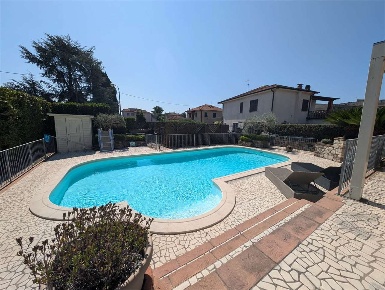 Foto Villa unifamiliare a Sarzana in vendita