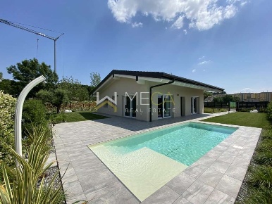 Foto Villa unifamiliare in Via San Rocco, Soiano del Lago di 155 m²