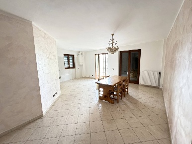 Foto Appartamento a Fermo di 121 m² con 5 locali in vendita