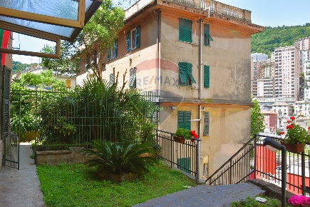 Foto Appartamento in Piazzale Parenzo, Genova Staglieno di 83 m² in vendita