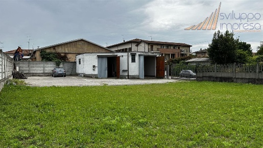 Foto Terreno industriale in via primo villa, Burago di Molgora di 685 m²