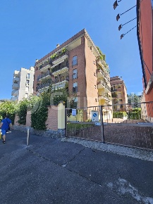 Foto Box in Via Novara 70, Milano in vendita