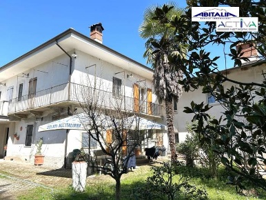 Foto Casa indipendente a San Sebastiano da Po di 437 m² con 10 locali