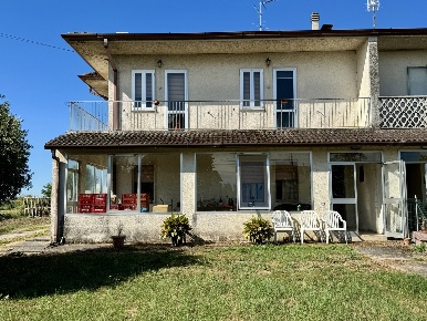 Foto Casa indipendente in Via PERAROLO SNC, Merlara Centro di 280 m²