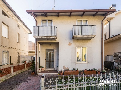 Foto Casa indipendente in Via Parini 12, Cattolica in vendita