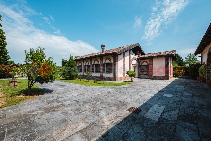 Foto Villa singola a Basiglio Milano 3 di 500 m² con 6 locali in vendita