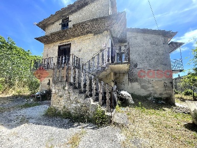 Foto Appartamento in Via Filorsi 20, Roccamonfina di 180 m² con 6 locali