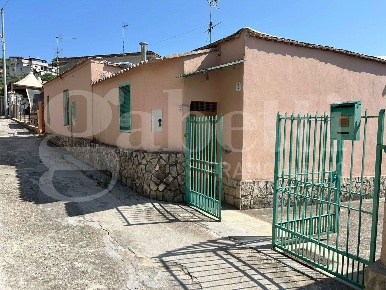 Foto Villa unifamiliare in Via Filetto snc, Terracina Panoramica di 75 m²