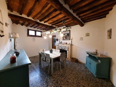 Foto Casa indipendente a Buti Centro di 130 m² con 5 locali in vendita
