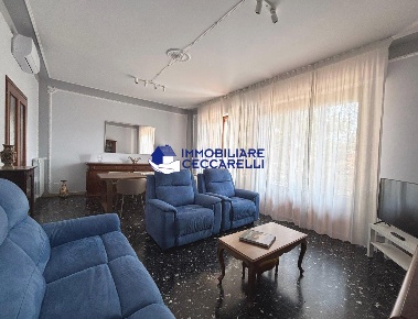 Foto Appartamento a Massa Marina di Massa Centro di 120 m² con 5 locali
