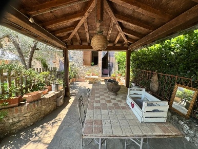 Foto Villa a schiera a Siena Agostoli - Montalbuccio di 150 m² con 5 locali