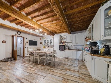 Foto Casa indipendente a Cascina Navacchio Sud di 210 m² con 6 locali
